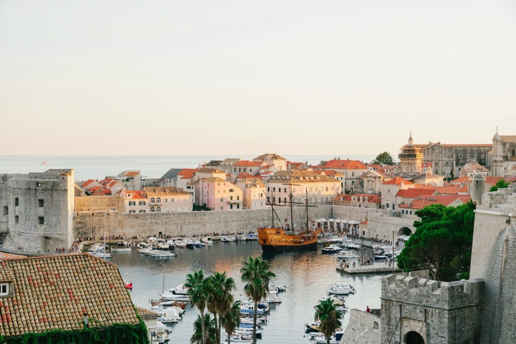 What is Airbnb Arbitrage and is it Worth it in 2025?