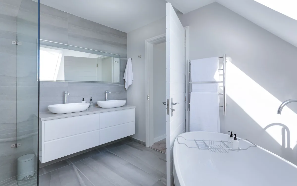 Superstays alternatives for Airbnb owners, Bathroom in a professionally cleaned rental property