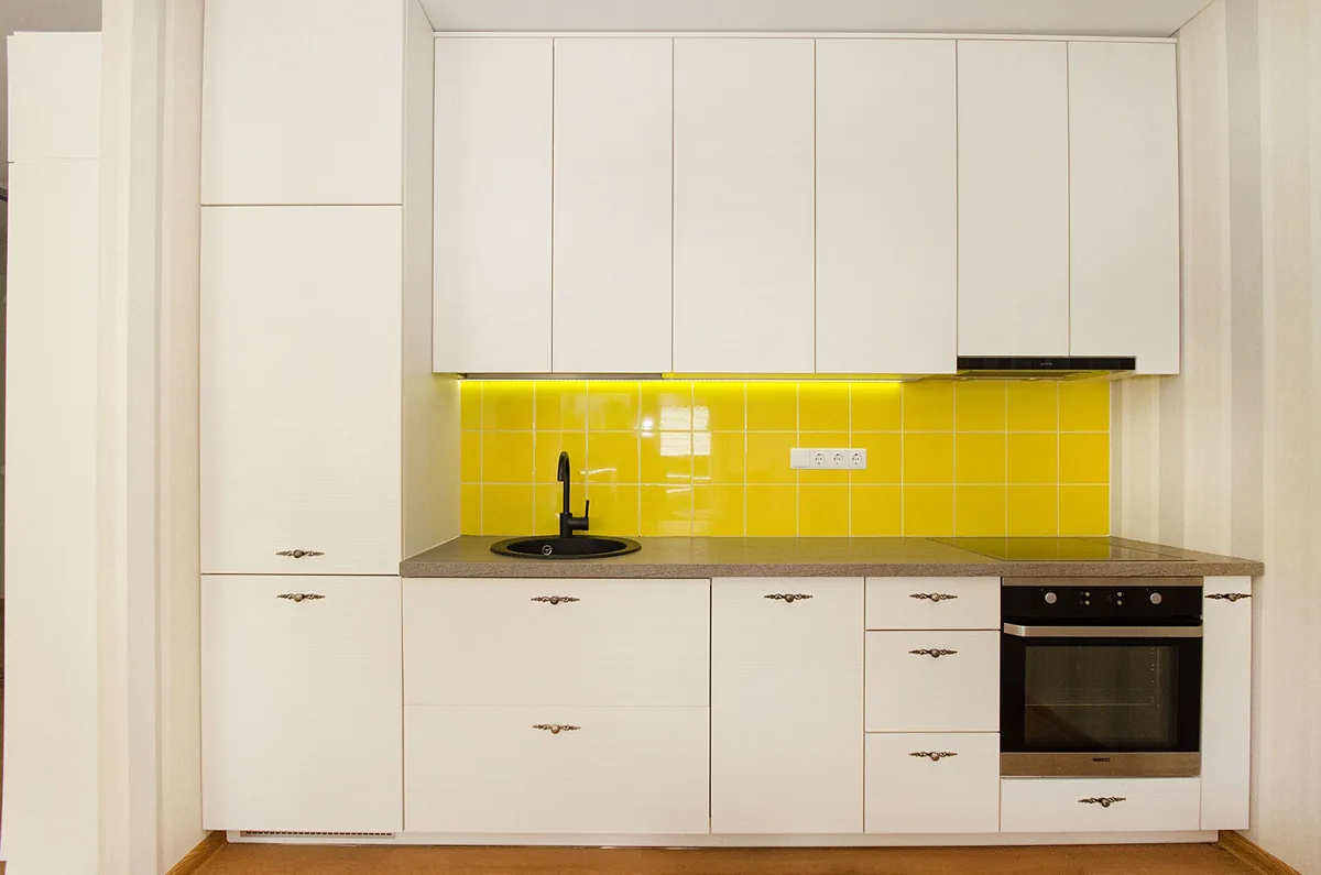 Kitchenette with a yellow splashback — 6 Best Vacation Rental Management Companies in Clarksville, Tennessee
