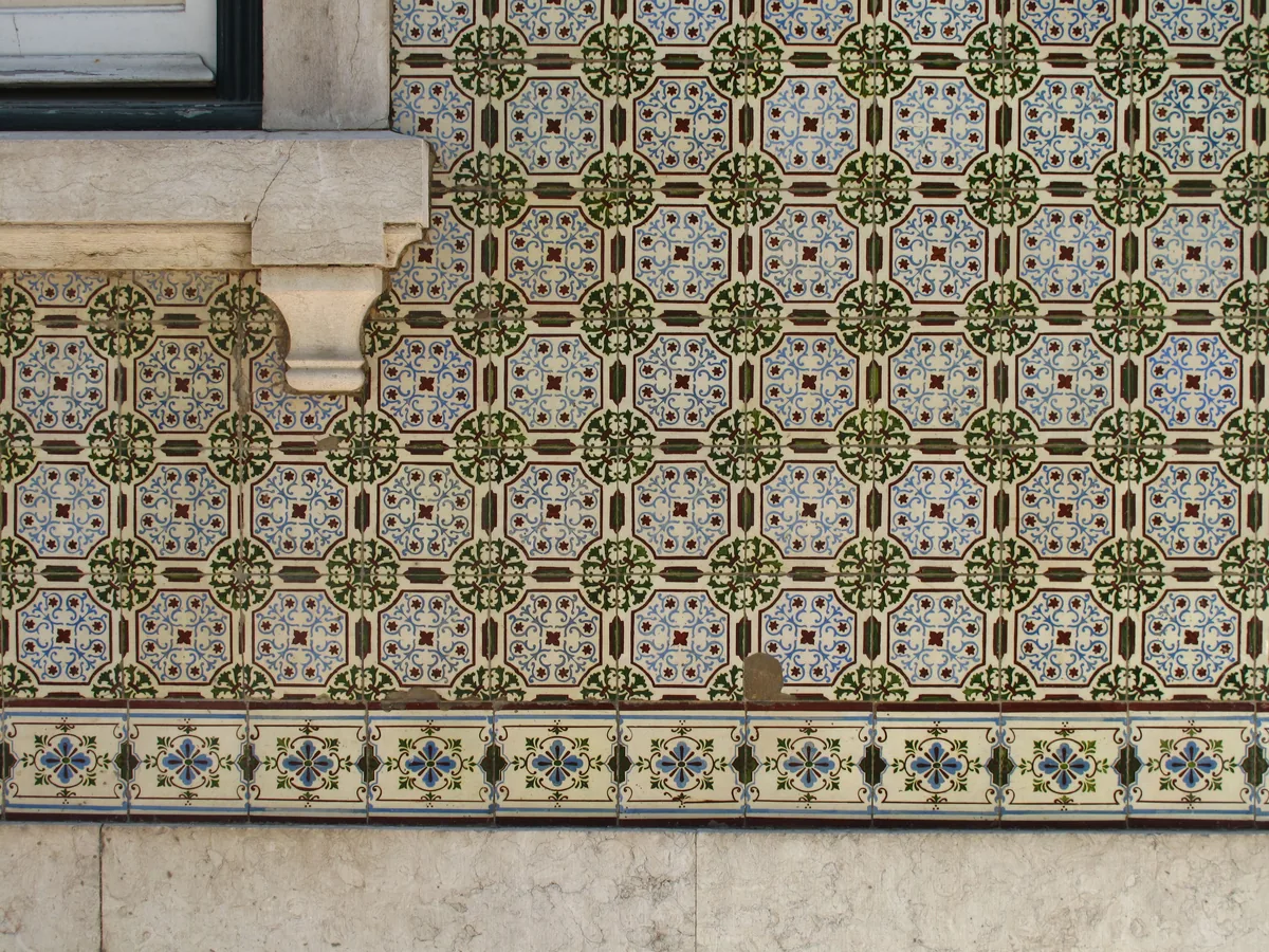 Rental Valley management fees, Patterned azulejo tile wall in Portugal
