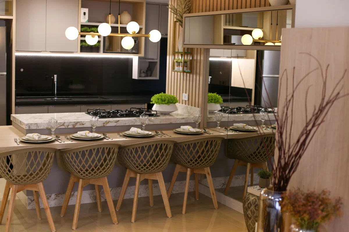 Open-plan kitchen and dining room