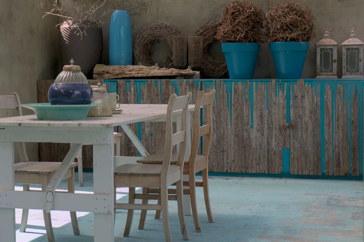 Coastal cottage interior in blue and white