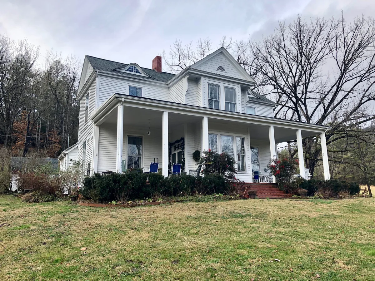 Airbnb Property Management in Ironton, Ohio: 7 Companies Compared