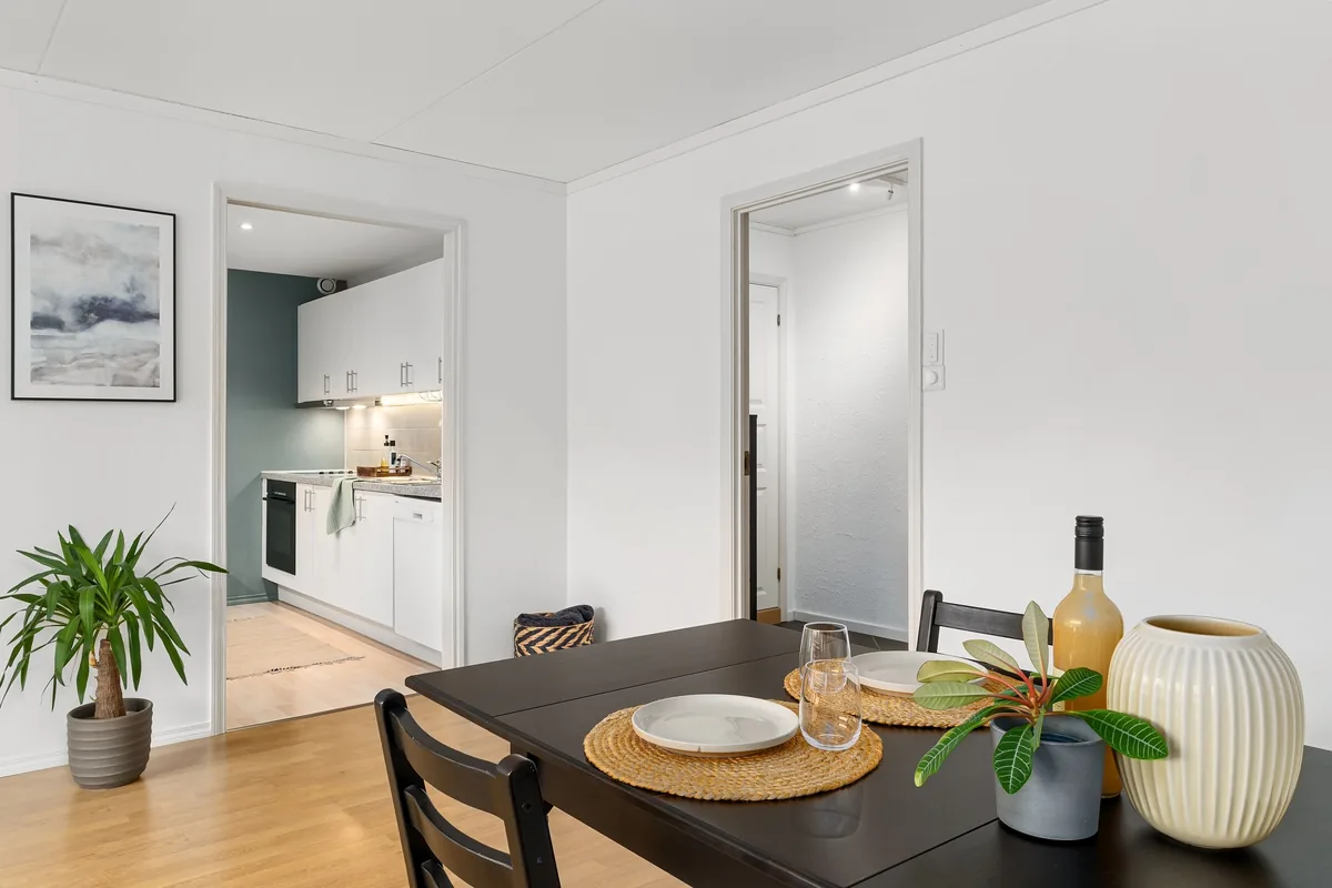 Open-plan kitchen and dining room