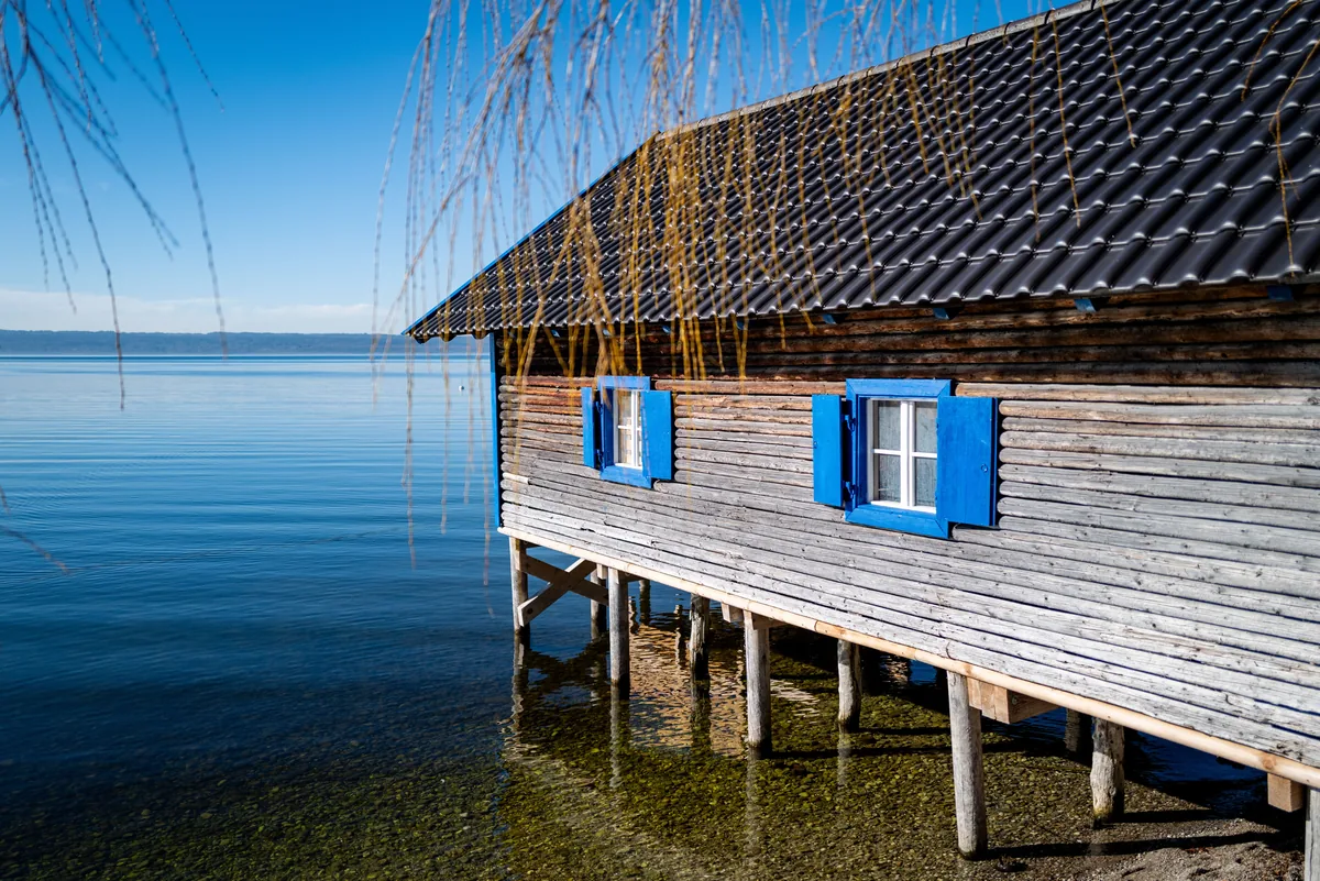 Coastal cottage interior in blue and white