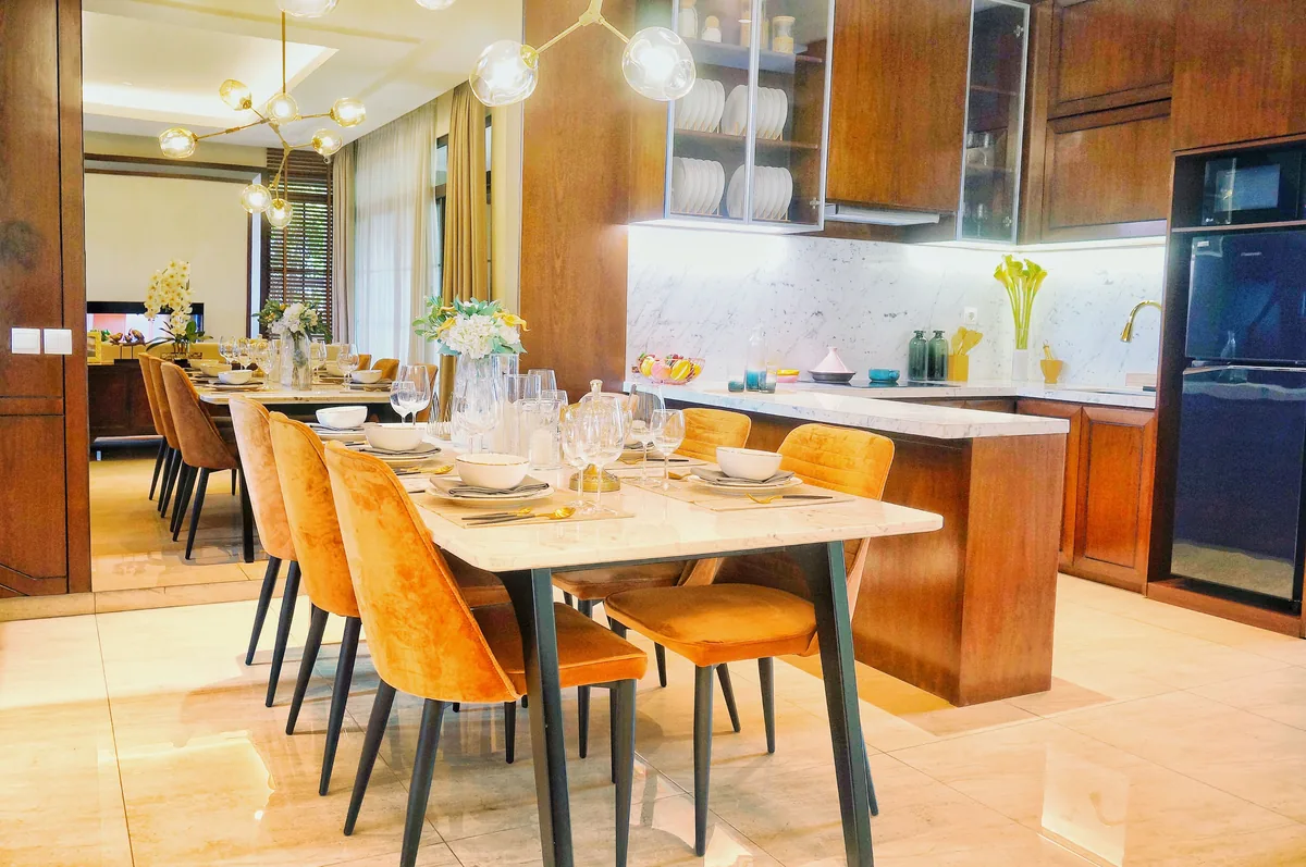 Open-plan kitchen and dining room
