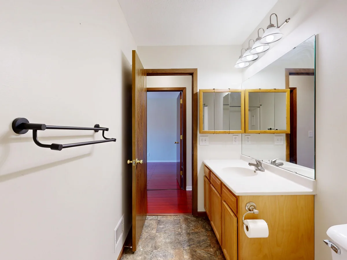 Airbnb Property Management in Waterloo, Illinois: 7 Companies Compared