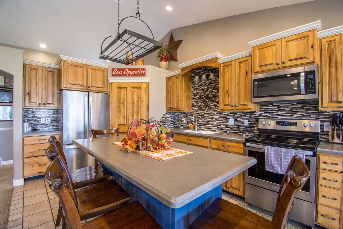 Airbnb Property Management in Moss Bluff, Louisiana: 7 Companies Compared