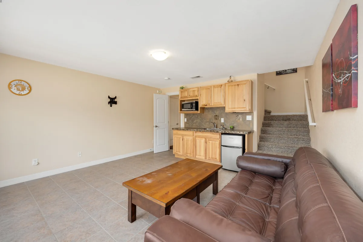 Airbnb Property Management in Sunset, Florida: 7 Companies Compared