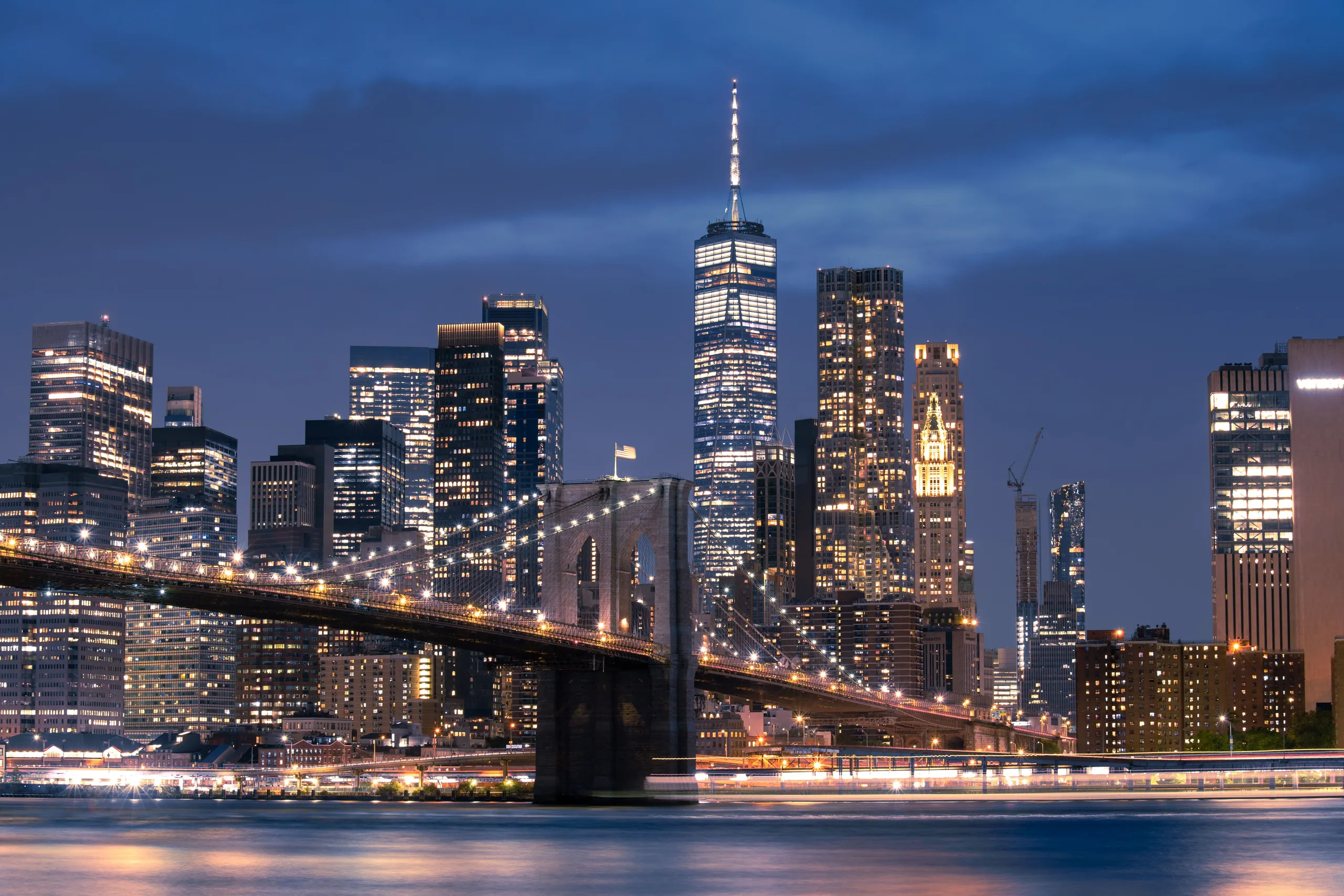 Manhattan skyline seen from the Brooklyn side with the Brooklyn Bridge
