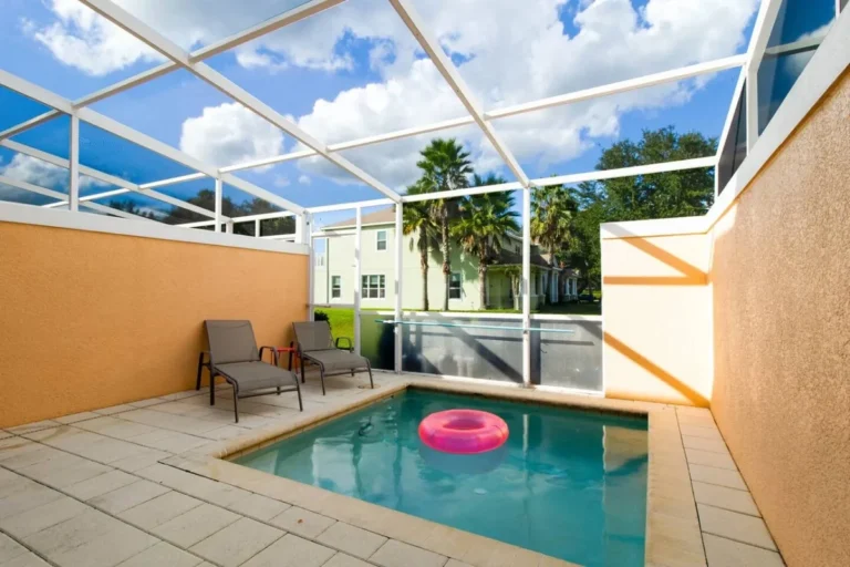 Screened pool and patio at Mickeys Hideaway in Clermont, Florida