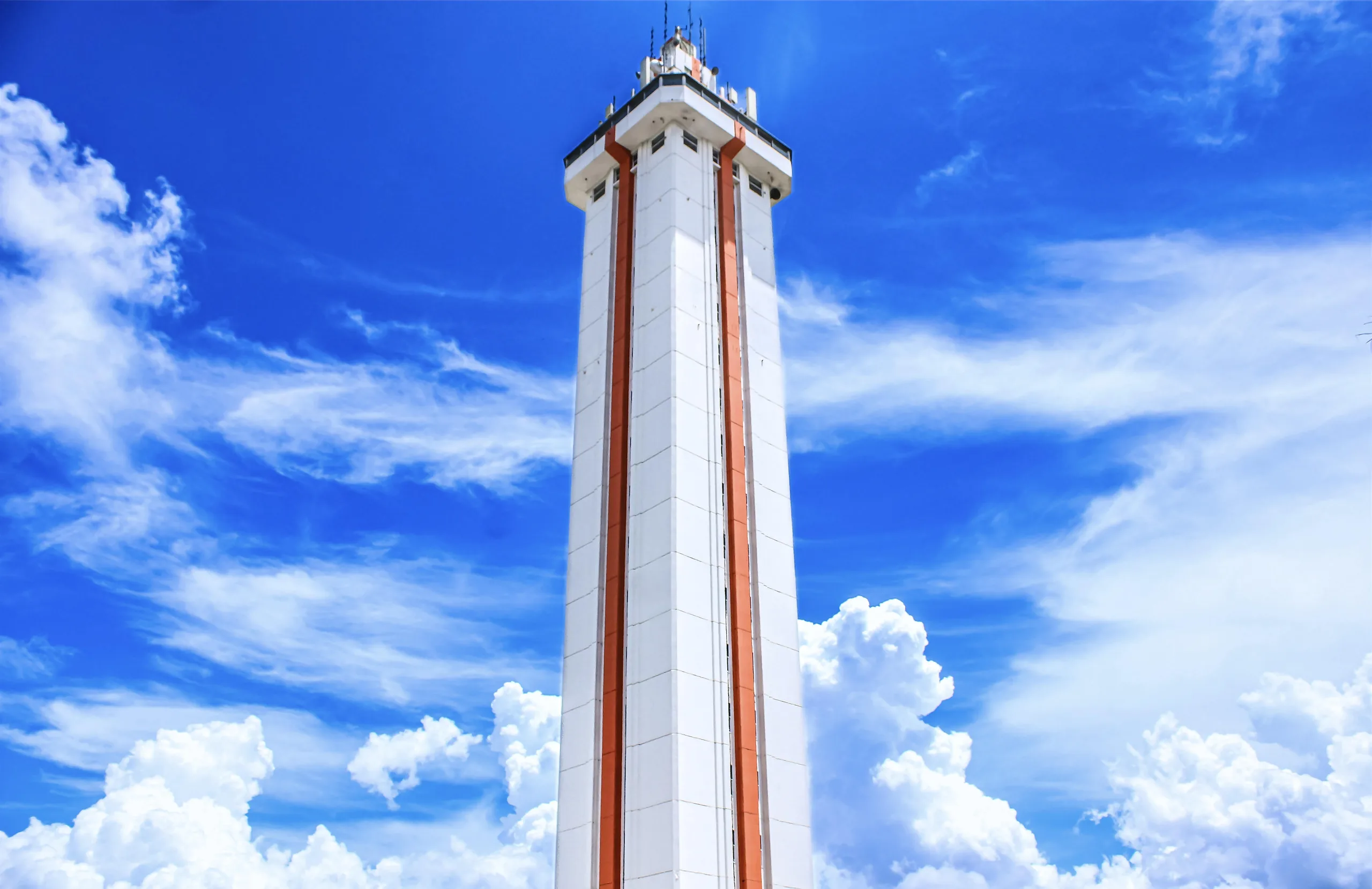 White and orange Citrus Tower with its observation deck in Clermont, Florida